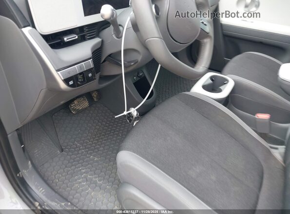 KM8KM4AE4NU065797 2022 HYUNDAI IONIQ 5 Gray Widok deski rozdzielczej
