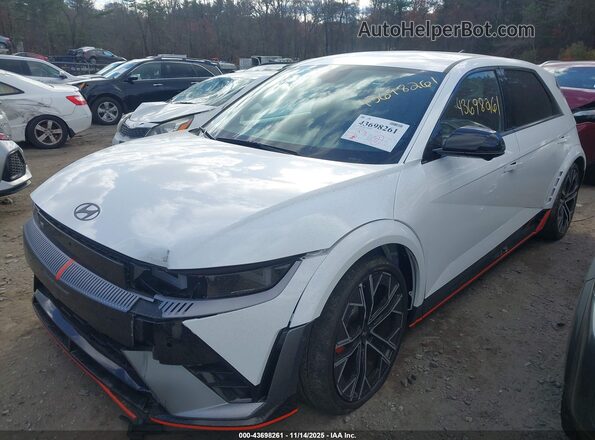 KM8KNDA83SU003326 2025 HYUNDAI IONIQ 5 N White წინა მარცხენა ხედი სამი მეოთხედიდან