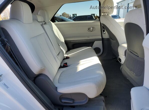 KM8KNDAF8PU191329 2023 HYUNDAI IONIQ White Widok wnętrza z tyłu