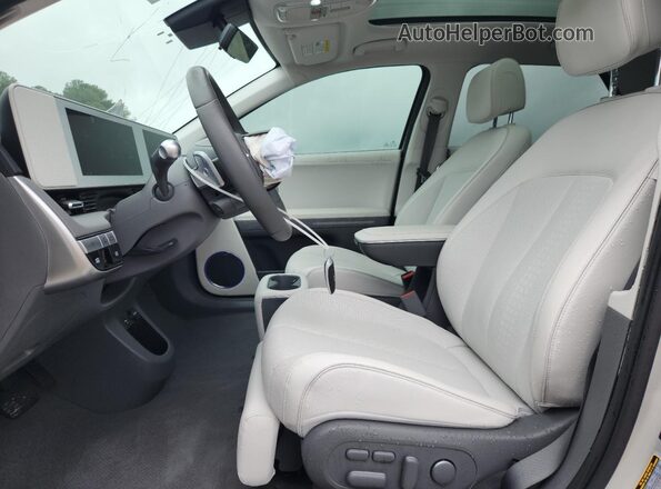 KM8KRDDF7RU293109 2024 HYUNDAI IONIQ Silver წინა სალონის ხედი