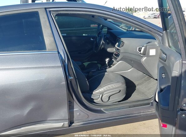 KMHC05LCXJU064259 2018 HYUNDAI IONIQ HYBRID Silver Widok wnętrza z przodu