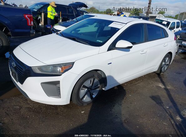 KMHC65LC2HU050123 2017 HYUNDAI IONIQ HYBRID White წინა მარცხენა ხედი სამი მეოთხედიდან