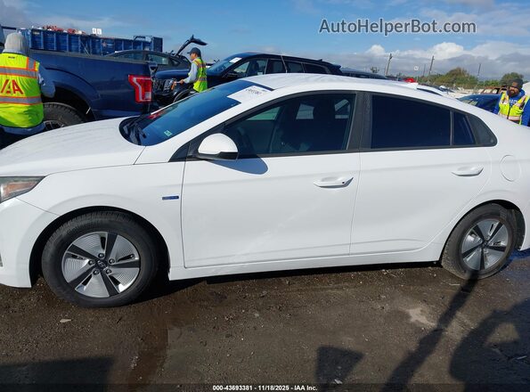 KMHC65LC2HU050123 2017 HYUNDAI IONIQ HYBRID White სალონის 360-გრადუსიანი ხედი