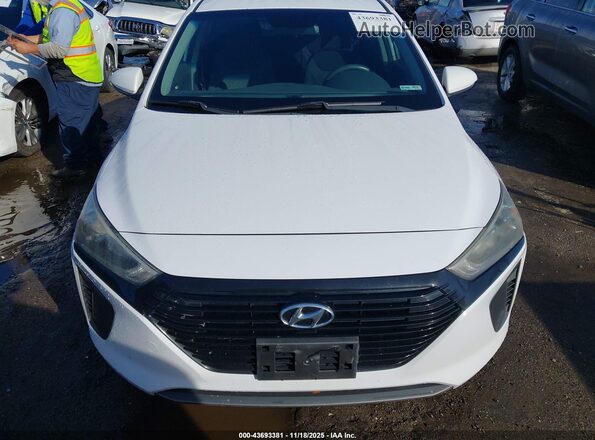 KMHC65LC2HU050123 2017 HYUNDAI IONIQ HYBRID White ხელსაწყოთა პანელის ხედი