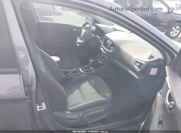 KMHC65LC3HU043522 2017 HYUNDAI IONIQ HYBRID Серый Вид салона спереди