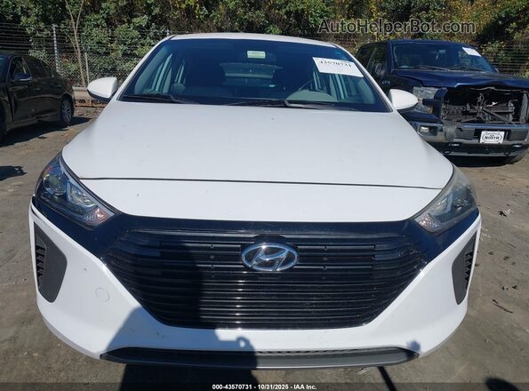 KMHC65LC5HU046857 2017 HYUNDAI IONIQ HYBRID White ხელსაწყოთა პანელის ხედი