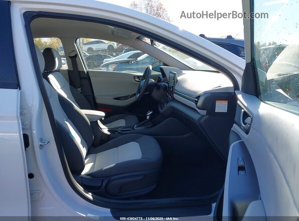KMHC65LC9LU210281 2020 HYUNDAI IONIQ HYBRID White Front interior view