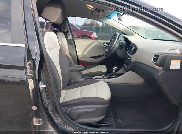 KMHC75LC1JU064839 2018 HYUNDAI IONIQ HYBRID Black Widok wnętrza z przodu