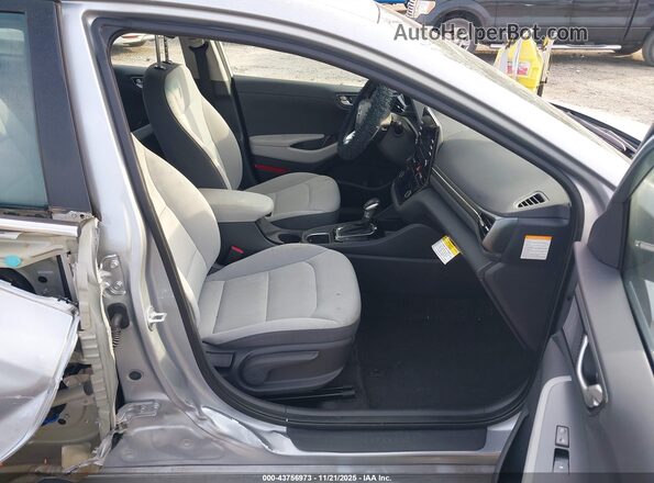 KMHC75LC5NU270770 2022 HYUNDAI IONIQ HYBRID Серебряный Вид салона спереди