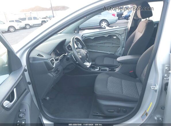 KMHC75LC6JU066358 2018 HYUNDAI IONIQ HYBRID Silver Widok wnętrza z przodu