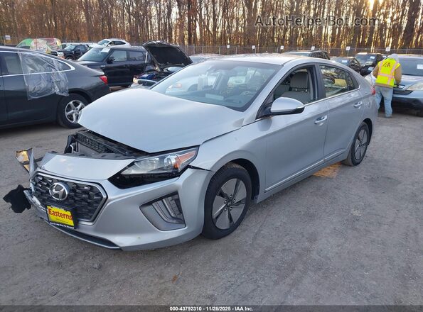 KMHC75LC6MU255743 2021 HYUNDAI IONIQ HYBRID Silver წინა მარცხენა ხედი სამი მეოთხედიდან