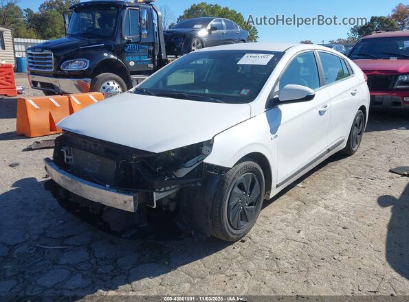 KMHC75LC8HU040743 2017 HYUNDAI IONIQ HYBRID White Front left