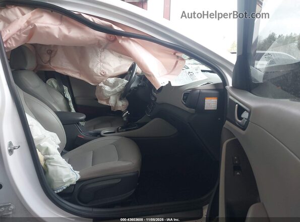 KMHC75LD3KU147148 2019 HYUNDAI IONIQ PLUG-IN HYBRID Белый Вид салона спереди