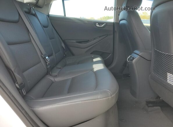 KMHC75LD6JU076168 2018 HYUNDAI IONIQ White Widok tylnych siedzeń