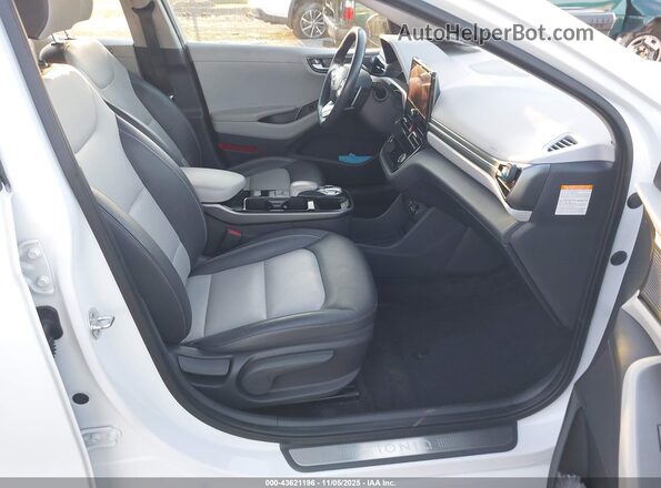 KMHC85LJ4LU071430 2020 HYUNDAI IONIQ ELECTRIC White Widok wnętrza z przodu