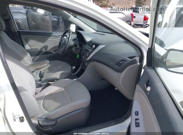 KMHCT5AEXGU246032 2016 HYUNDAI ACCENT Белый Вид салона спереди