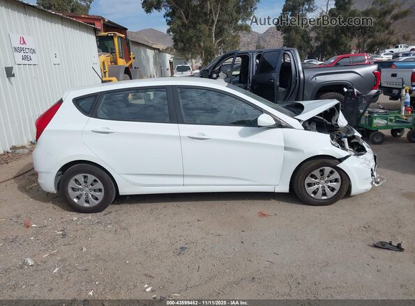 KMHCT5AEXGU246032 2016 HYUNDAI ACCENT Белый Вид задней части салона