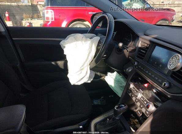 KMHD84LF8LU986498 2020 HYUNDAI ELANTRA Черный Вид салона спереди