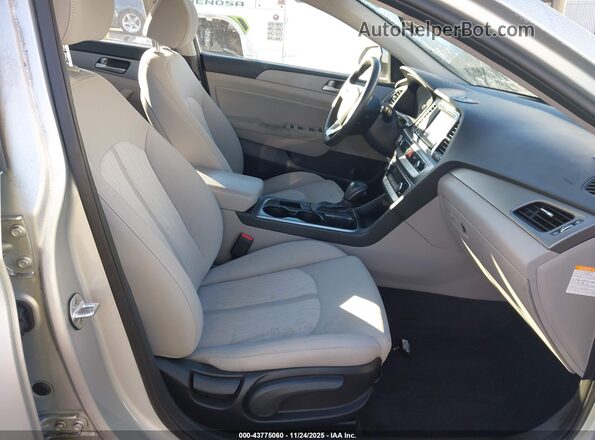 KMHE24L36KA085044 2019 HYUNDAI SONATA HYBRID Silver წინა სალონის ხედი