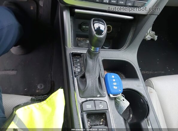 KMHE34L16GA012663 2016 HYUNDAI SONATA HYBRID Gray Widok deski rozdzielczej