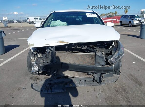 KMHH35LE2JU014518 2018 HYUNDAI ELANTRA GT White Widok wnętrza z tyłu