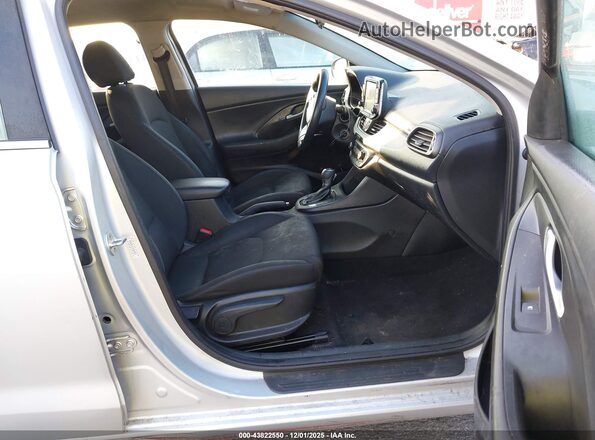 KMHH35LE4KU089321 2019 HYUNDAI ELANTRA GT Silver Вид салону спереду
