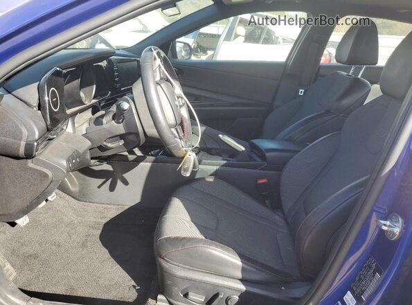 KMHLR4AF8NU226439 2022 HYUNDAI ELANTRA Синий Вид салона спереди