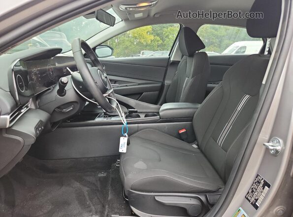 KMHLS4AG4PU483680 2023 HYUNDAI ELANTRA Silver წინა სალონის ხედი