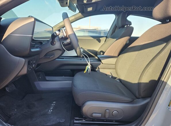 KMHM24AA2RA070211 2024 HYUNDAI IONIQ Gray Вид салону спереду