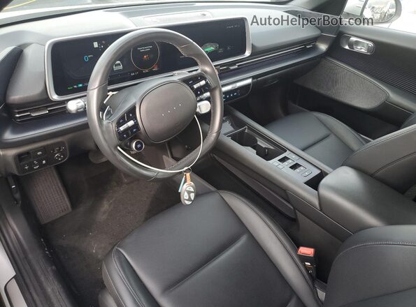 KMHM34AC2PA040590 2023 HYUNDAI IONIQ Silver წინა პანელის ხედი
