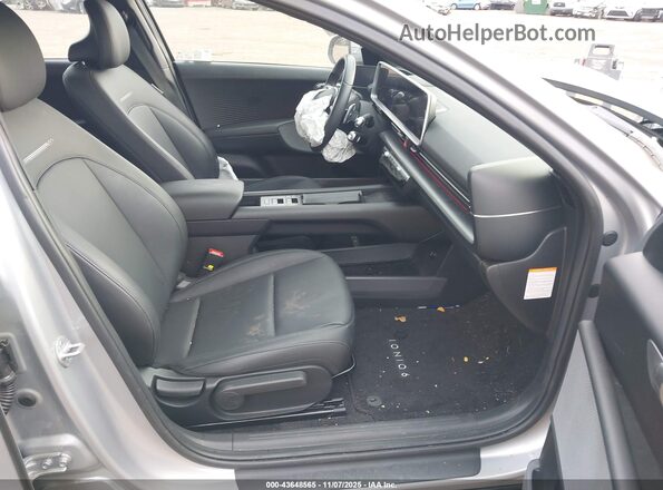 KMHM34AC6RA055533 2024 HYUNDAI IONIQ 6 Silver Front interior view