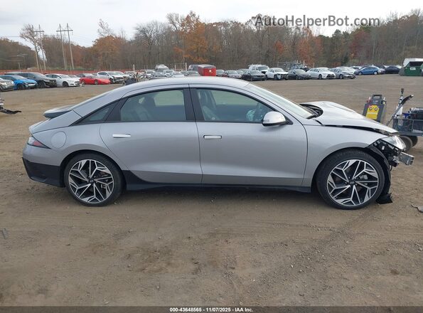 KMHM34AC6RA055533 2024 HYUNDAI IONIQ 6 Silver Rear interior view