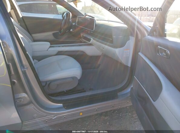 KMHM34ACXPA051062 2023 HYUNDAI IONIQ 6 Gray Front interior view