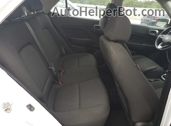 KMHRB8A32MU072269 2021 HYUNDAI VENUE White Widok wnętrza z tyłu