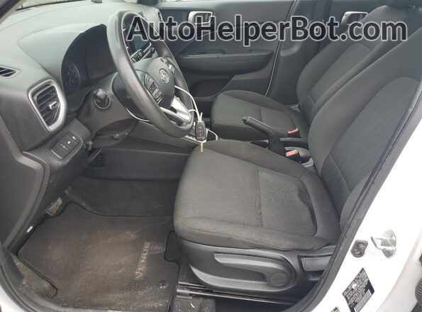 KMHRB8A32MU072269 2021 HYUNDAI VENUE White Widok wnętrza z przodu