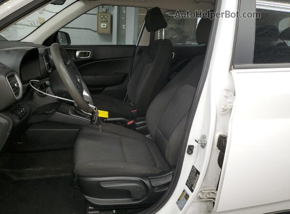 KMHRB8A38LU019848 2020 HYUNDAI VENUE Белый Вид салона спереди