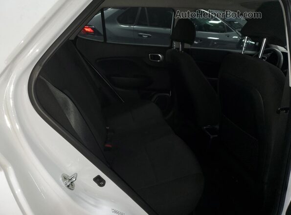 KMHRB8A38LU019848 2020 HYUNDAI VENUE Белый Вид задних сидений