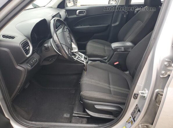 KMHRC8A30LU020120 2020 HYUNDAI VENUE Silver Вид салону спереду