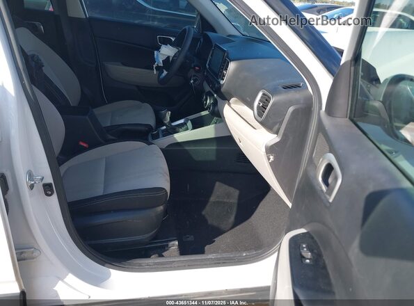 KMHRC8A30LU022367 2020 HYUNDAI VENUE White Вид салону спереду