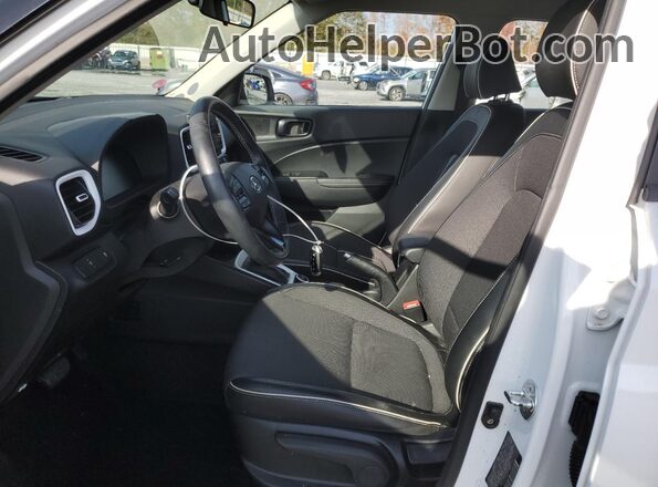 KMHRC8A30PU233851 2023 HYUNDAI VENUE White Вид салону спереду