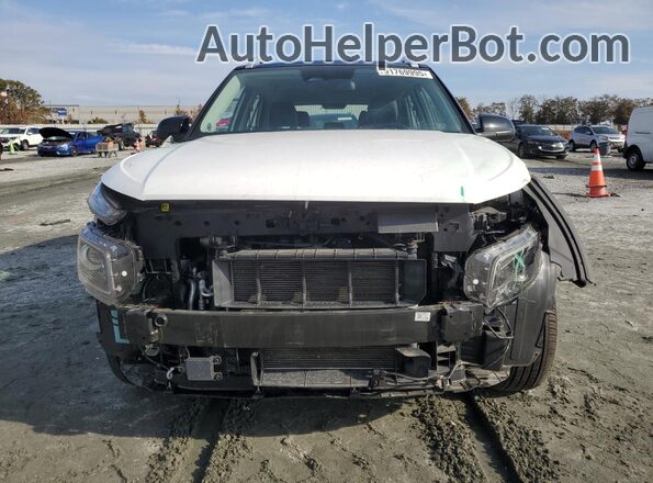 KMHRC8A30PU233851 2023 HYUNDAI VENUE White Вид спереду