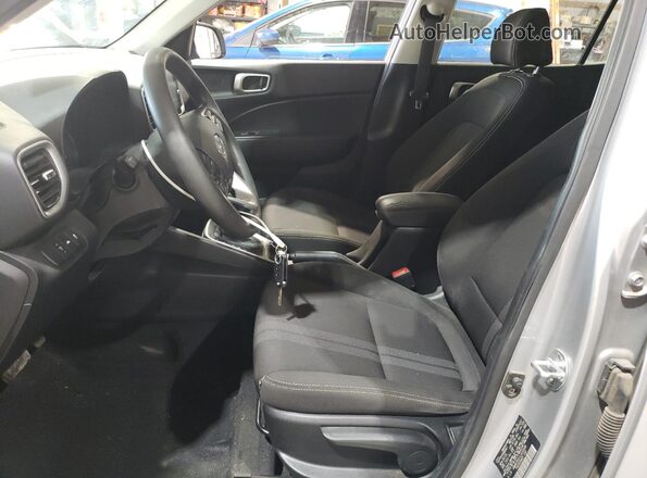 KMHRC8A31LU030588 2020 HYUNDAI VENUE Silver Vista interior delantera