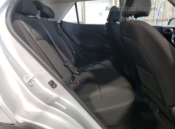 KMHRC8A31LU030588 2020 HYUNDAI VENUE Silver Vista interior trasera
