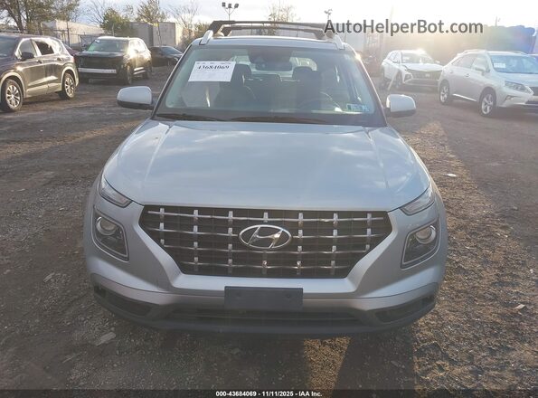 KMHRC8A31MU128070 2021 HYUNDAI VENUE Silver Widok z przodu