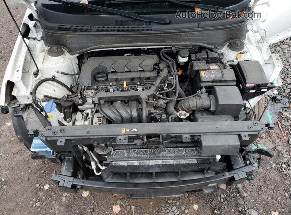 KMHRC8A31PU235642 2023 HYUNDAI VENUE White Widok komory silnika