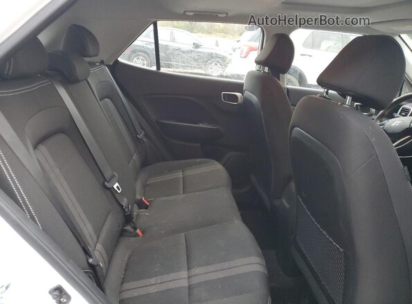 KMHRC8A31PU235642 2023 HYUNDAI VENUE White Widok wnętrza z tyłu