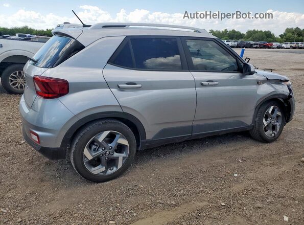 KMHRC8A31RU329720 2024 HYUNDAI VENUE Серебряный Задняя правая четверть