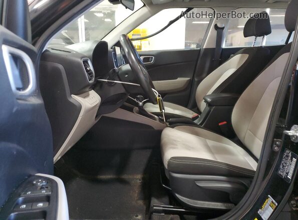 KMHRC8A32LU015503 2020 HYUNDAI VENUE Black Front interior view
