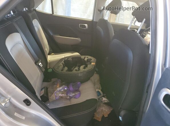 KMHRC8A32RU331766 2024 HYUNDAI VENUE Gray Vista de los asientos traseros