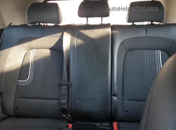 KMHRC8A33NU202851 2022 HYUNDAI VENUE Red Vista de los asientos traseros